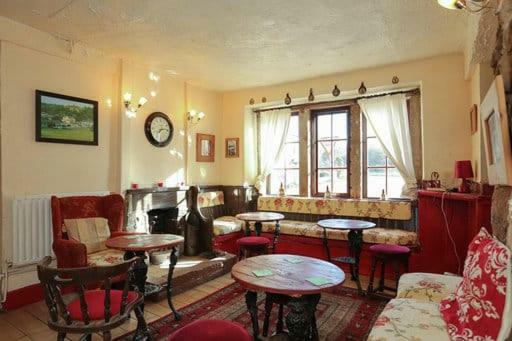 Hollybush * Elton (Derbyshire)